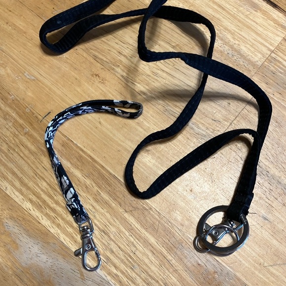 Vera Bradley Chandelier Noir crossbody/wristlet.  Clean.  No callouts. - Picture 6 of 6